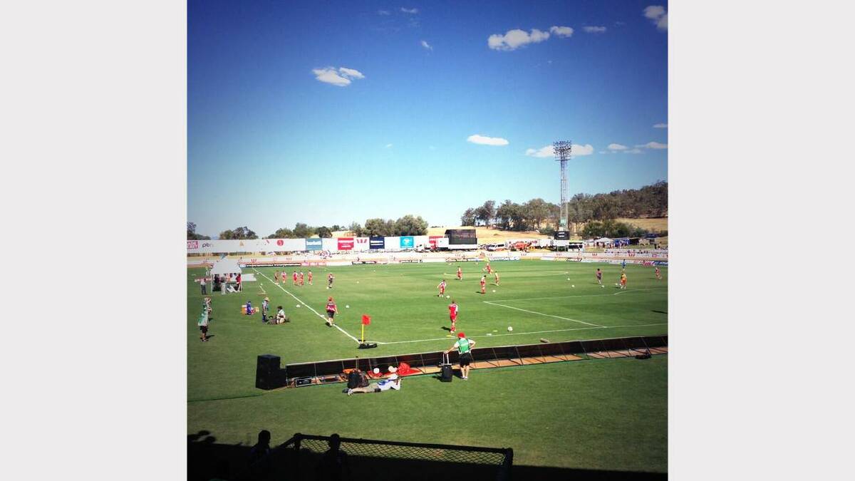 @MelbourneHeartFC - The teams are out and warming up, not long until kick-off.