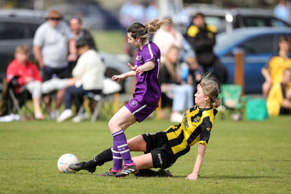 Melinda Wilson is challenged by Marlie Noonan. Picture by James Wiltshire