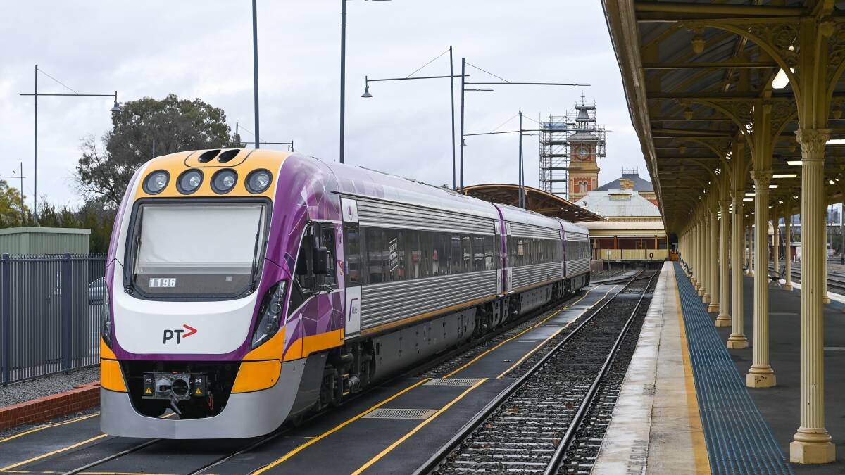 V/Line critics say more carriages the only solution to rail woes