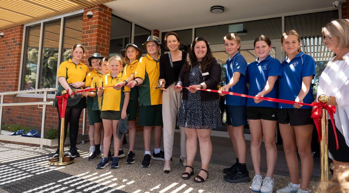Northern Victoria MP Jaclyn Symes, Indigo Shire mayor Sophie Price and students from St Joseph's and Chiltern primary schools open the refurbished Chiltern Community Hub on Friday, November 17. Picture by Tara Trewhella