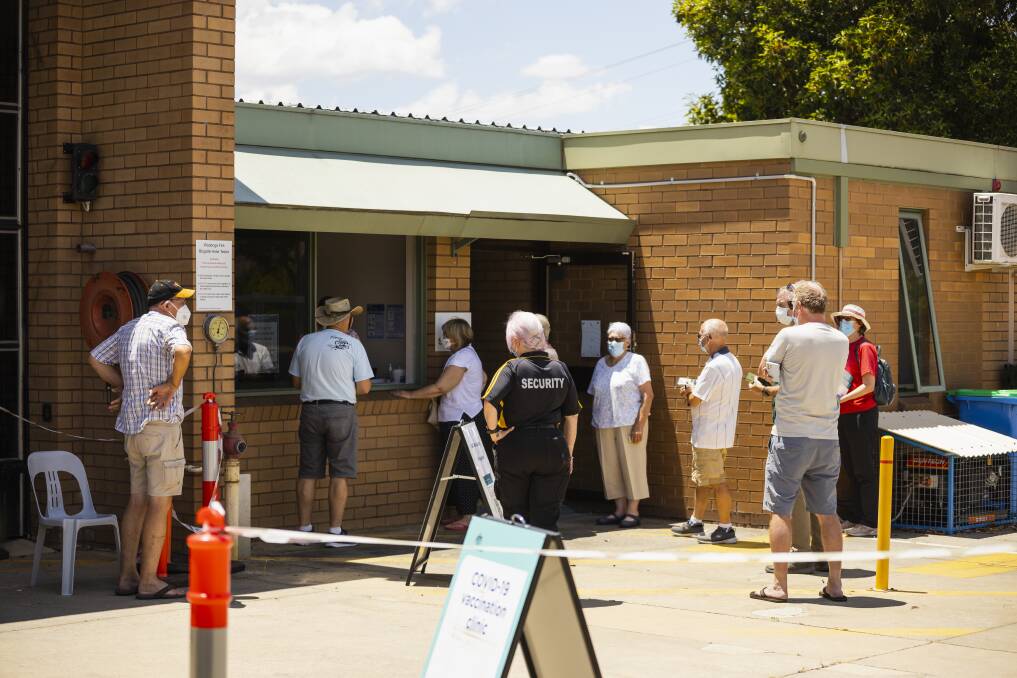 Victorian residents at Wodonga Testing and Distribution Site on the final day of vaccinations. The site remains open this week to distribute free rapid antigen test kits. Picture by Ash Smith.