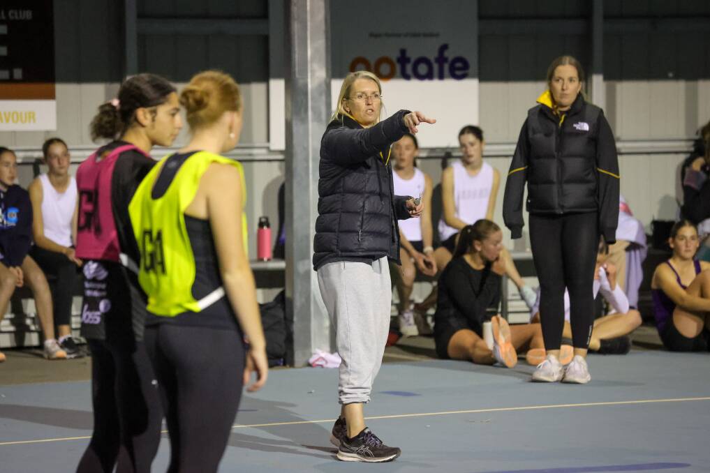 Ovens and Murray 17-under coach Jodie House addresses players during the league's recent training session in Wangaratta. Picture by James Wiltshire.