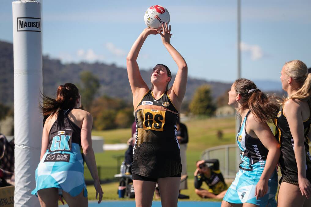 Albury's Lilli Howe lines her shot up. Picture by James Wiltshire