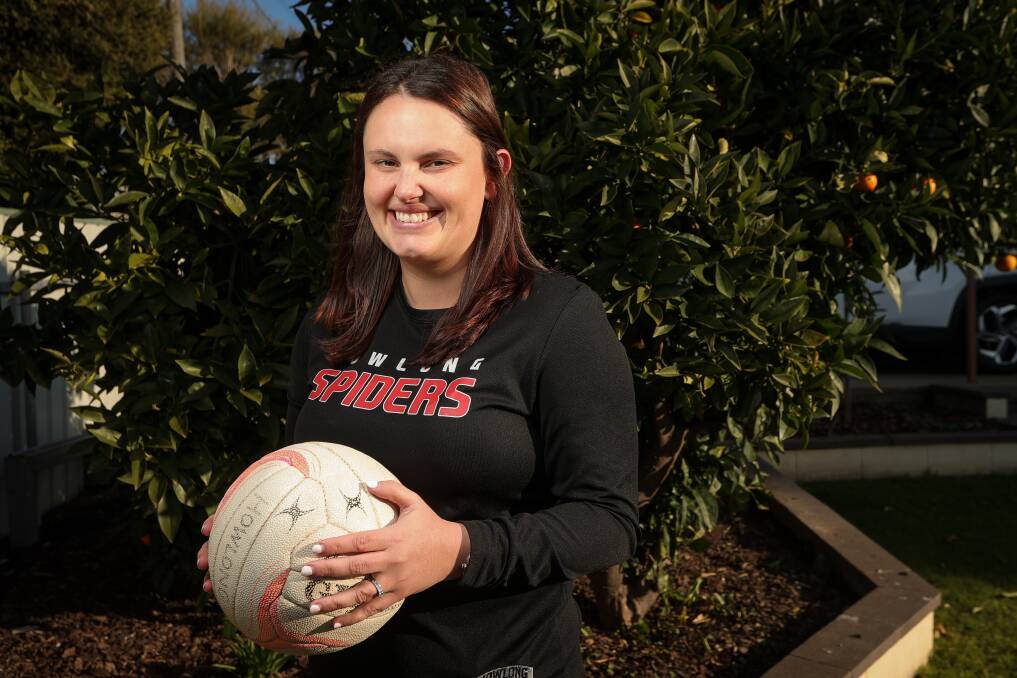 Howlong coach Emma Pargeter has recommitted to the Spiders for another season.