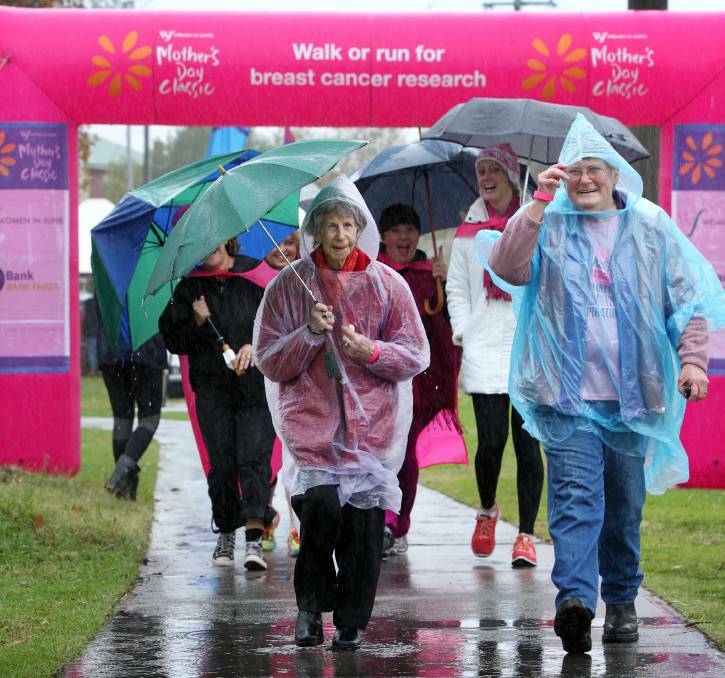 Hazel Fox, 100, and her daughter Lesley Baker, of Yackandandah, braved the wet weather to participate in the Mother's Day Classic in Wodonga during 2015.
