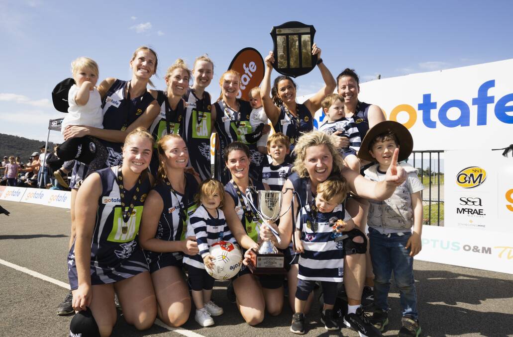 Yarrawonga and some little Pigeons celebrate being crowned the 2022 Ovens and Murray League A-grade netball premiers after defeating Wangaratta. Pictures by Ash Smith