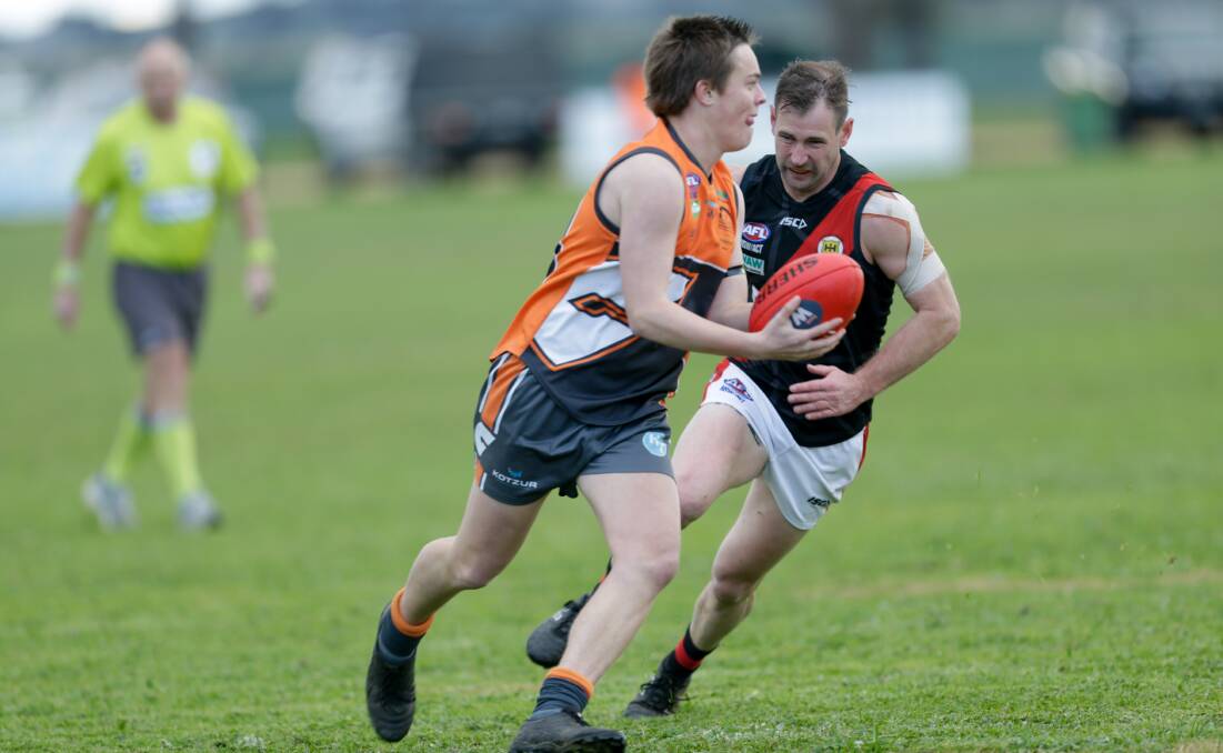 Fletcher Kohlhagen weighs up his options for the Giants as Dylan Cook closes in.