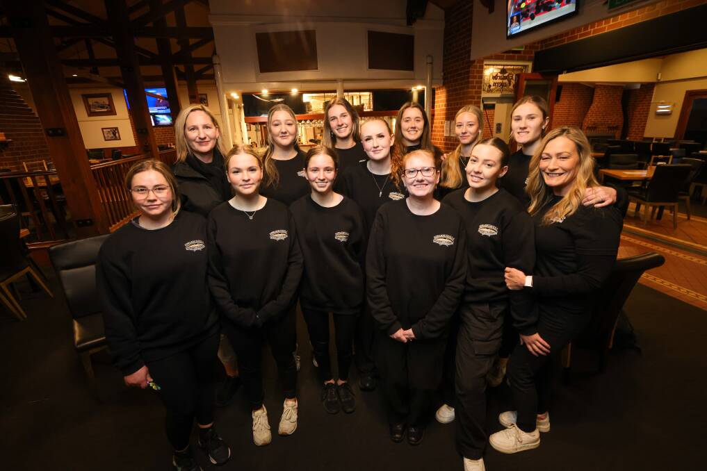 Edwards Tavern in Wodonga has three sets of mother and daughters and three sets of sisters working together. They are Marni Thwaites, Katrina Donelan, Lainie Marshall, Elley Donelan, Bridie Marshall, Maddy Anderson, Kaylea Kobzan, Hope Boon, Tracy Boon, Jorja McFarlane, Zoe McFarlane, Abbey McKenzie and Ralene McKenzie. Picture by James Wiltshire