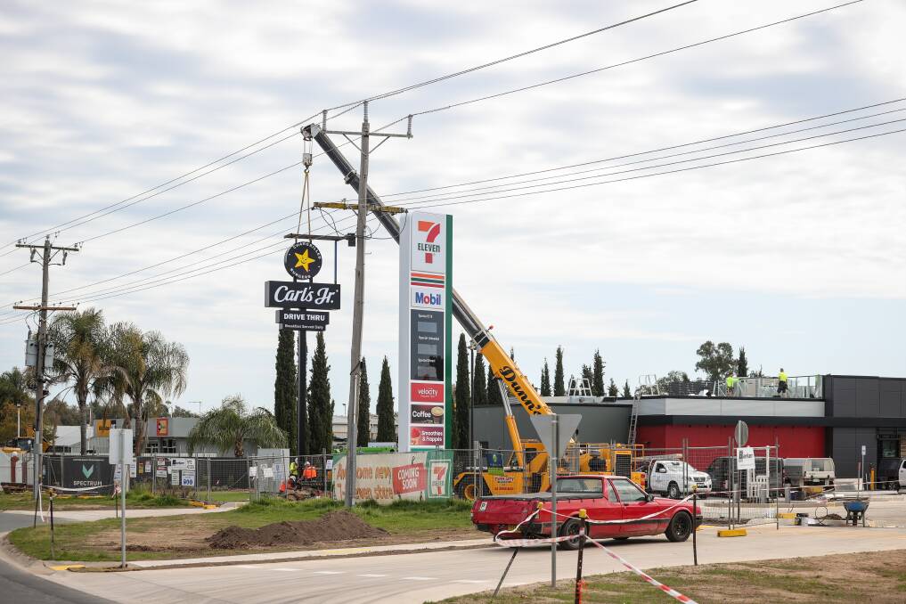 Signage for the new Carls Jr burger restaurant, part of an $18.5 million service centre on Melbourne Road in Wodonga, is craned in on Monday, September 25. Picture by James Wiltshire
