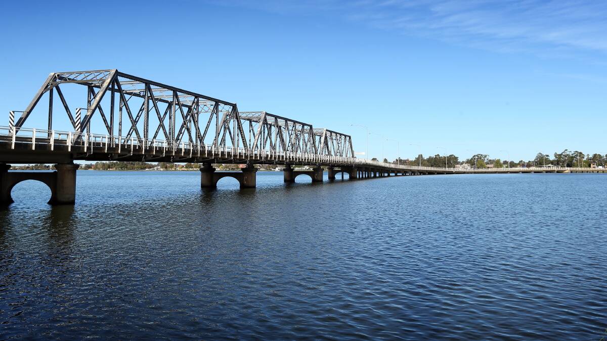 DIVISIVE ISSUE: Andrews Government support for Yarrawonga-Mulalwa bridge grey route has upset Moira Council and Ovens Valley MP Tim McCurdy.