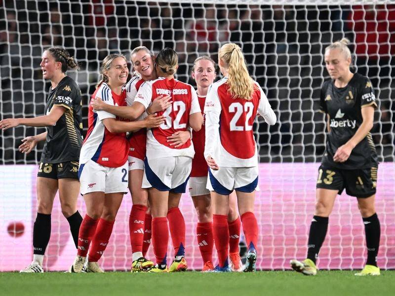 Alessia Russo (3rd left) made the difference as Arsenal beat the ALW All Stars 1-0. (Joel Carrett/AAP PHOTOS)