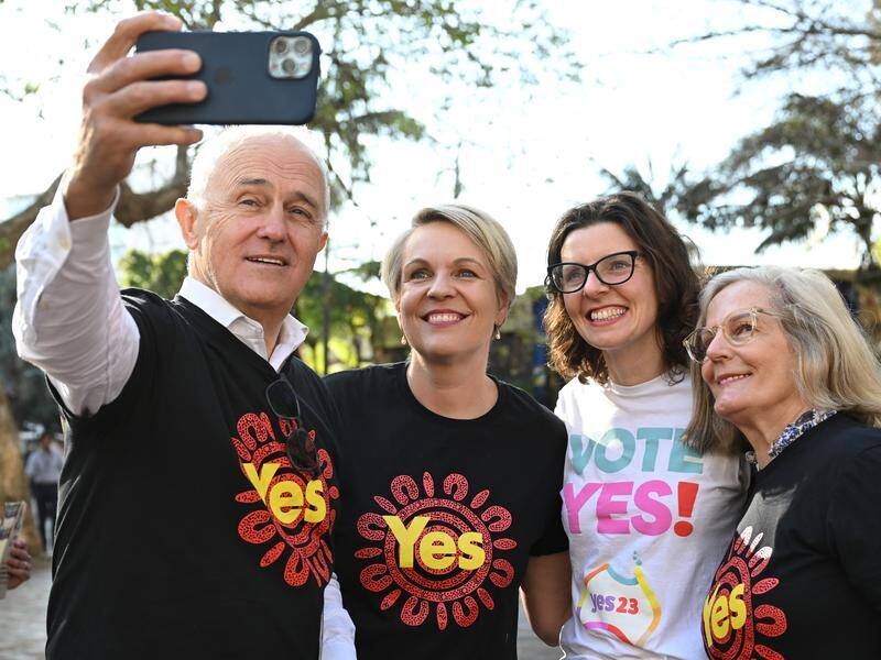 Malcolm Turnbull, Tanya Plibersek, Allegra Spender and Lucy Turnbull promote the voice in Sydney. (Dean Lewins/AAP PHOTOS)