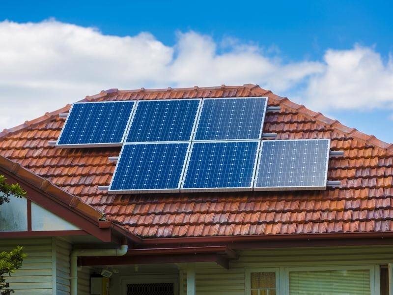 Households with rooftop solar in NSW will get a state government subsidy for installing batteries. (Glenn Hunt/AAP PHOTOS)