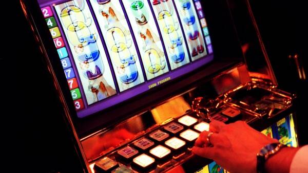 Albury, Wodonga pokies players lose millions in space of a year
