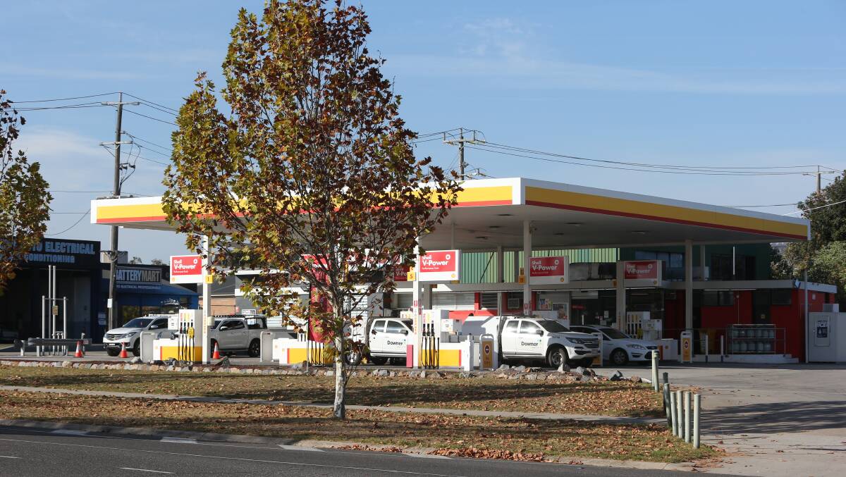 Linday targeted the Shell petrol station on Elgin Boulevard in Wodonga. 