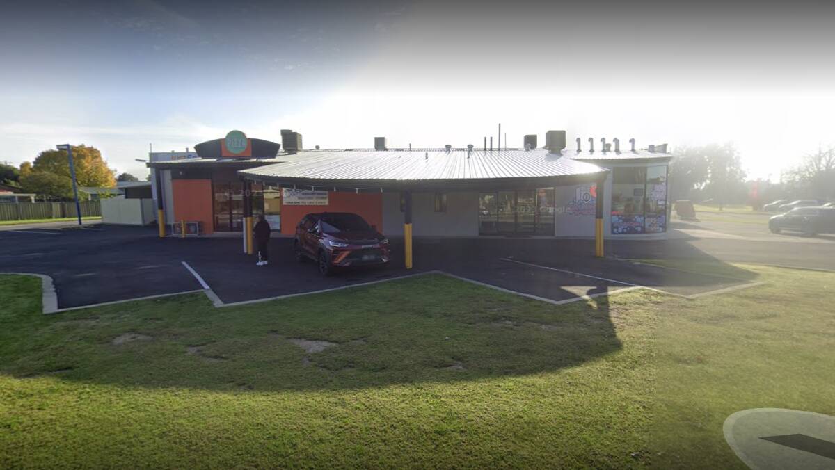 Scott Brewer climbed to the roof of Wodonga Pizza and tore out an electrical wire. Picture by Google 