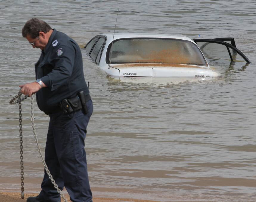 ABANDONED: Police recover a car driven into Lake Hume at Bellbridge at the weekend. It was not reported stolen. Picture: BLAIR THOMSON